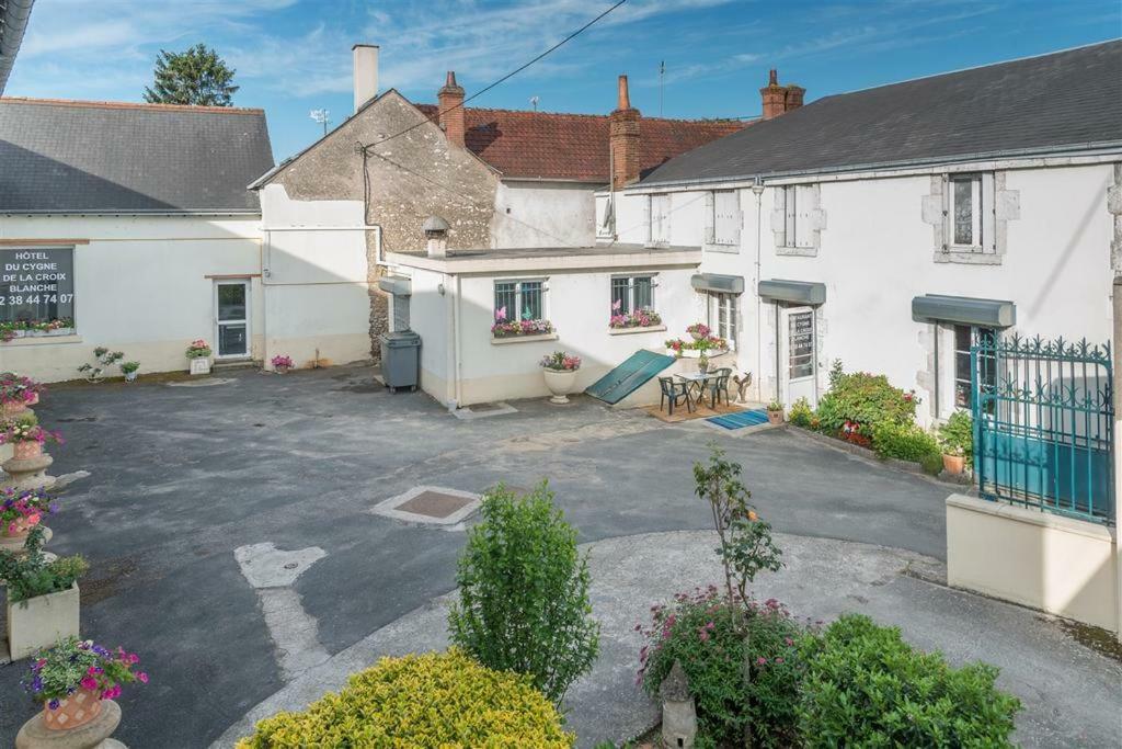 Hotel Du Cygne De La Croix Blanche Lailly-en-Val 外观 照片