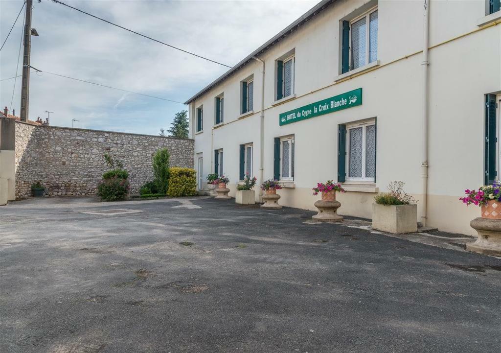 Hotel Du Cygne De La Croix Blanche Lailly-en-Val 外观 照片